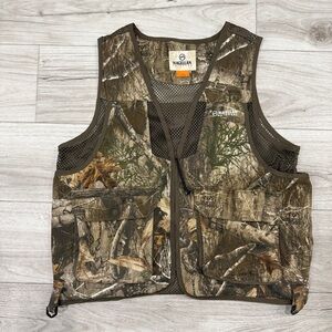 Magellan & REALTREE collab Camo Hunting Vest, size Large, new condition.